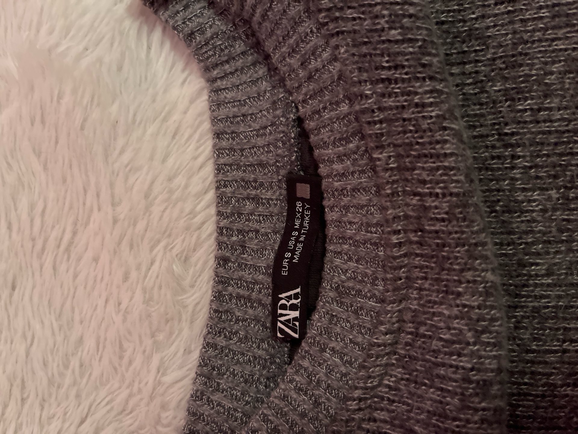 ZARA dzemper kratki 1