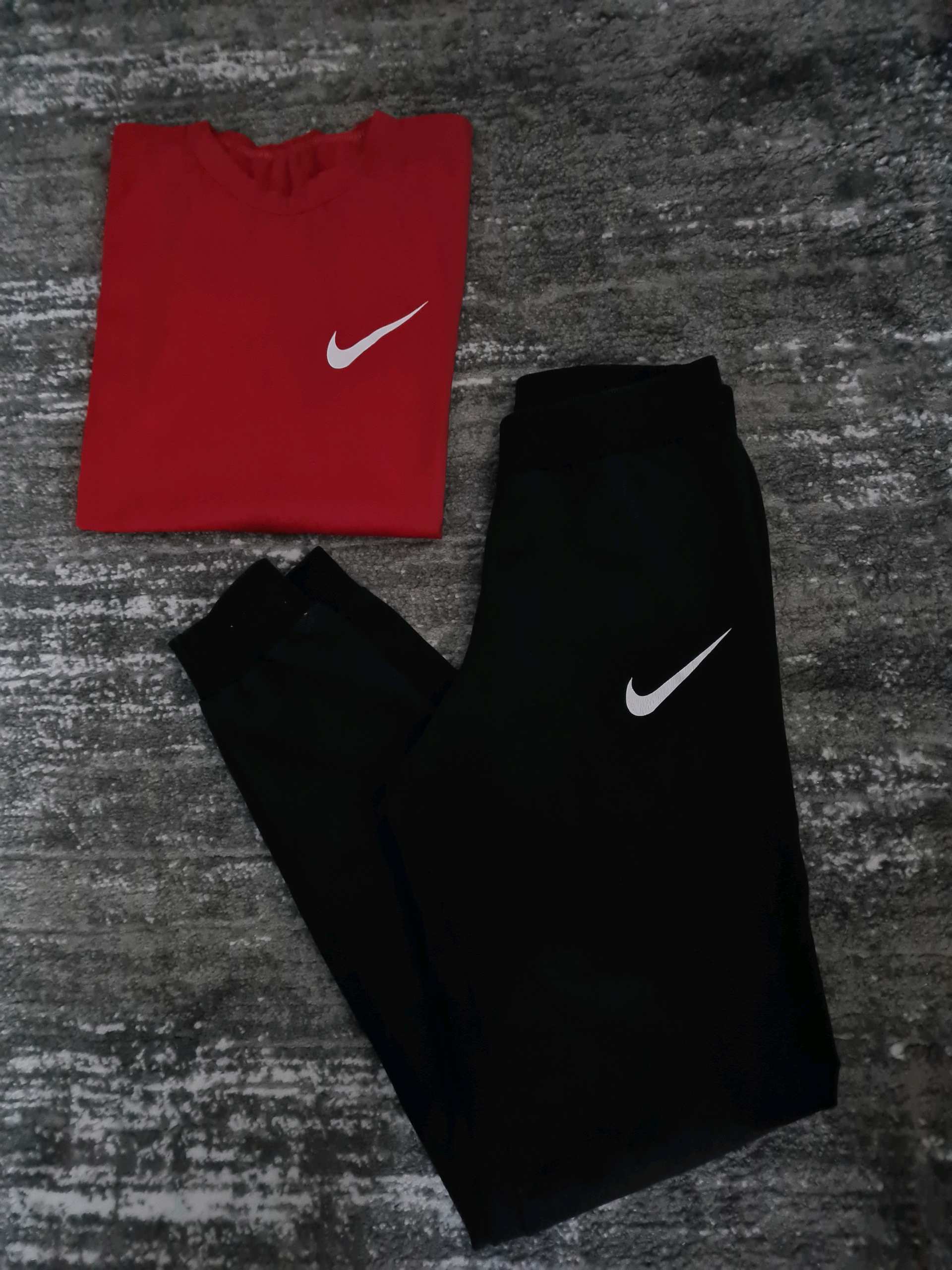Komplet majica i trenerka NIKE 0