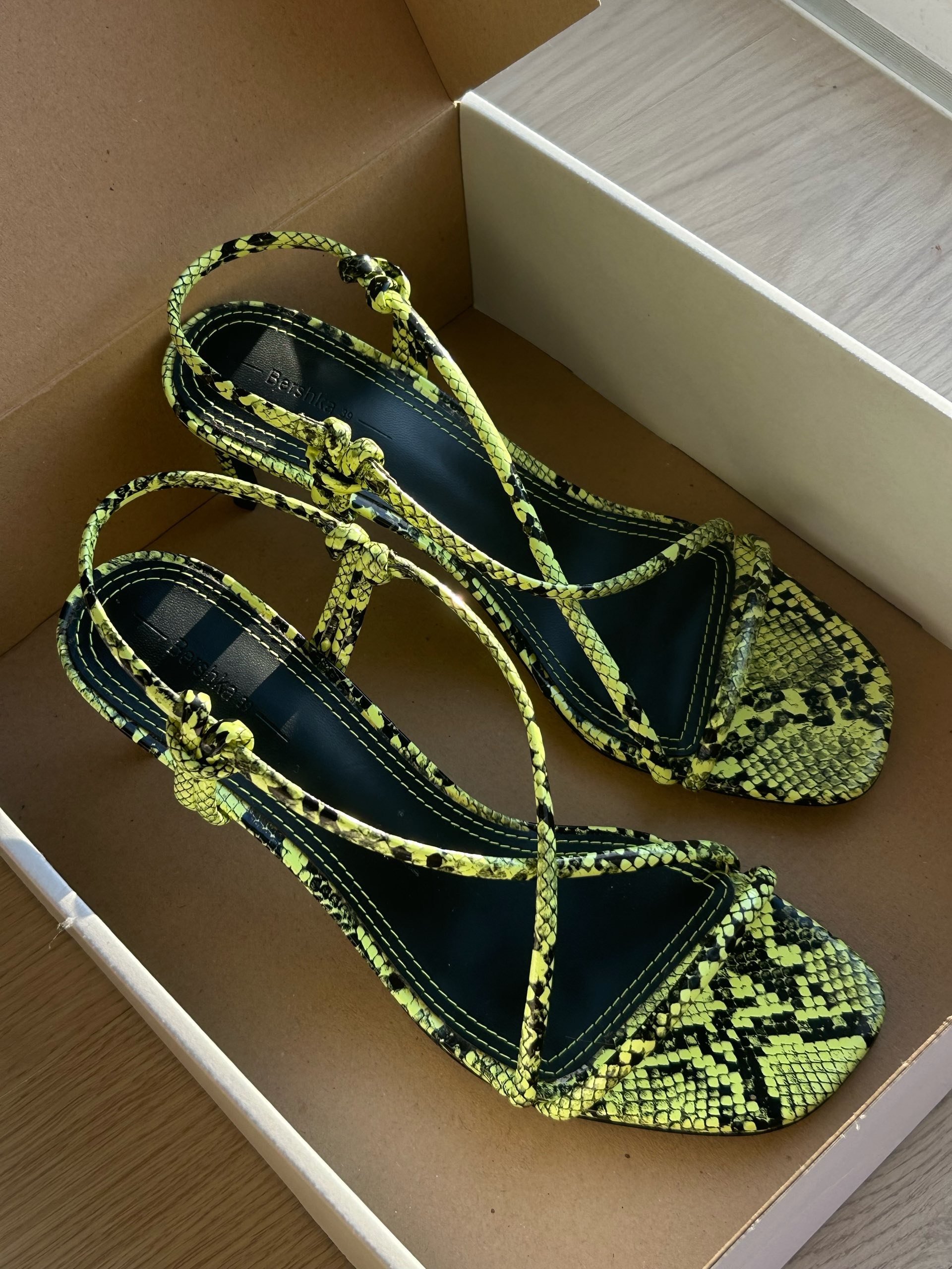 Bershka sandale 0