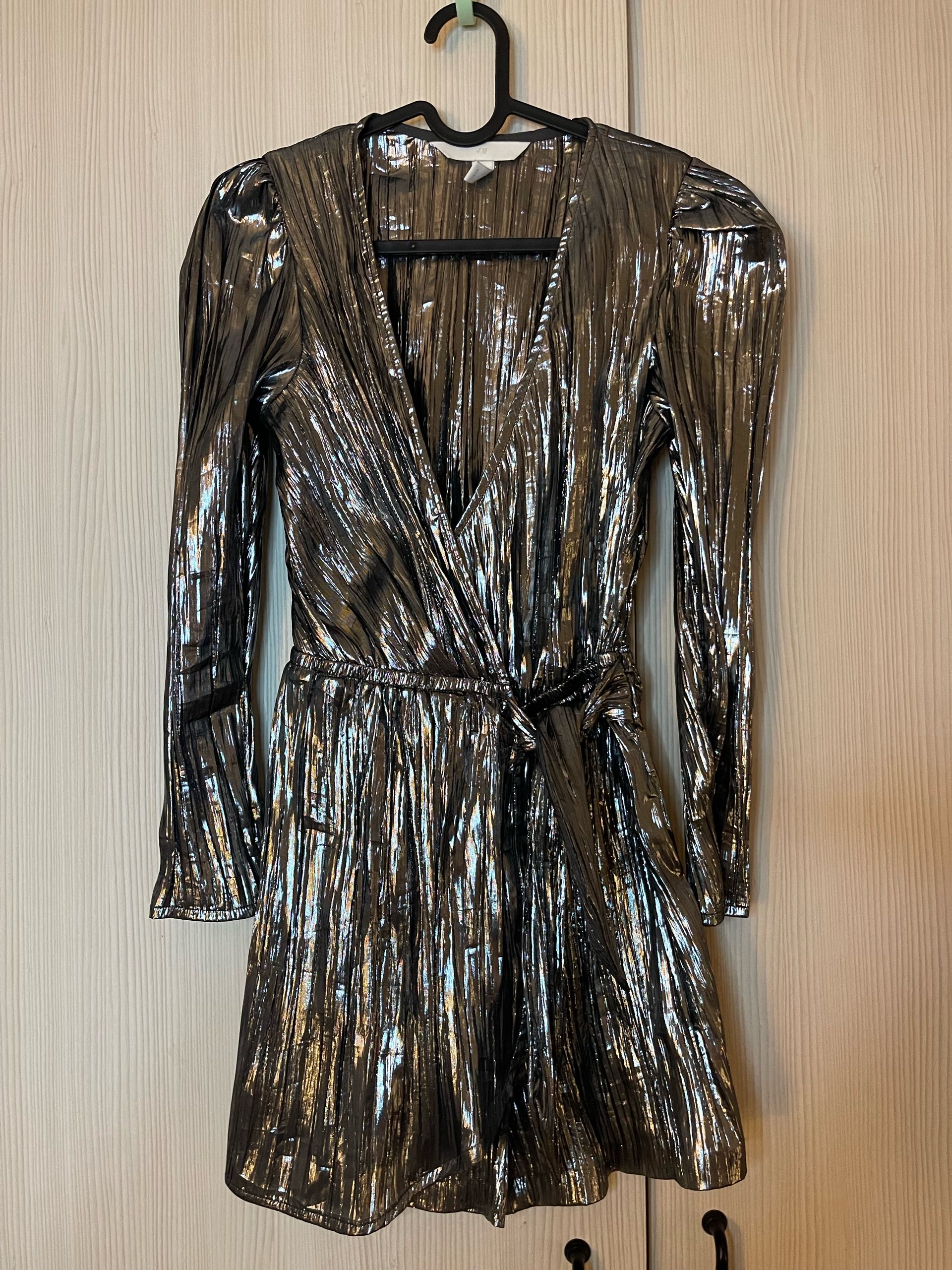 H&M svjetlucavi kombinezon 0