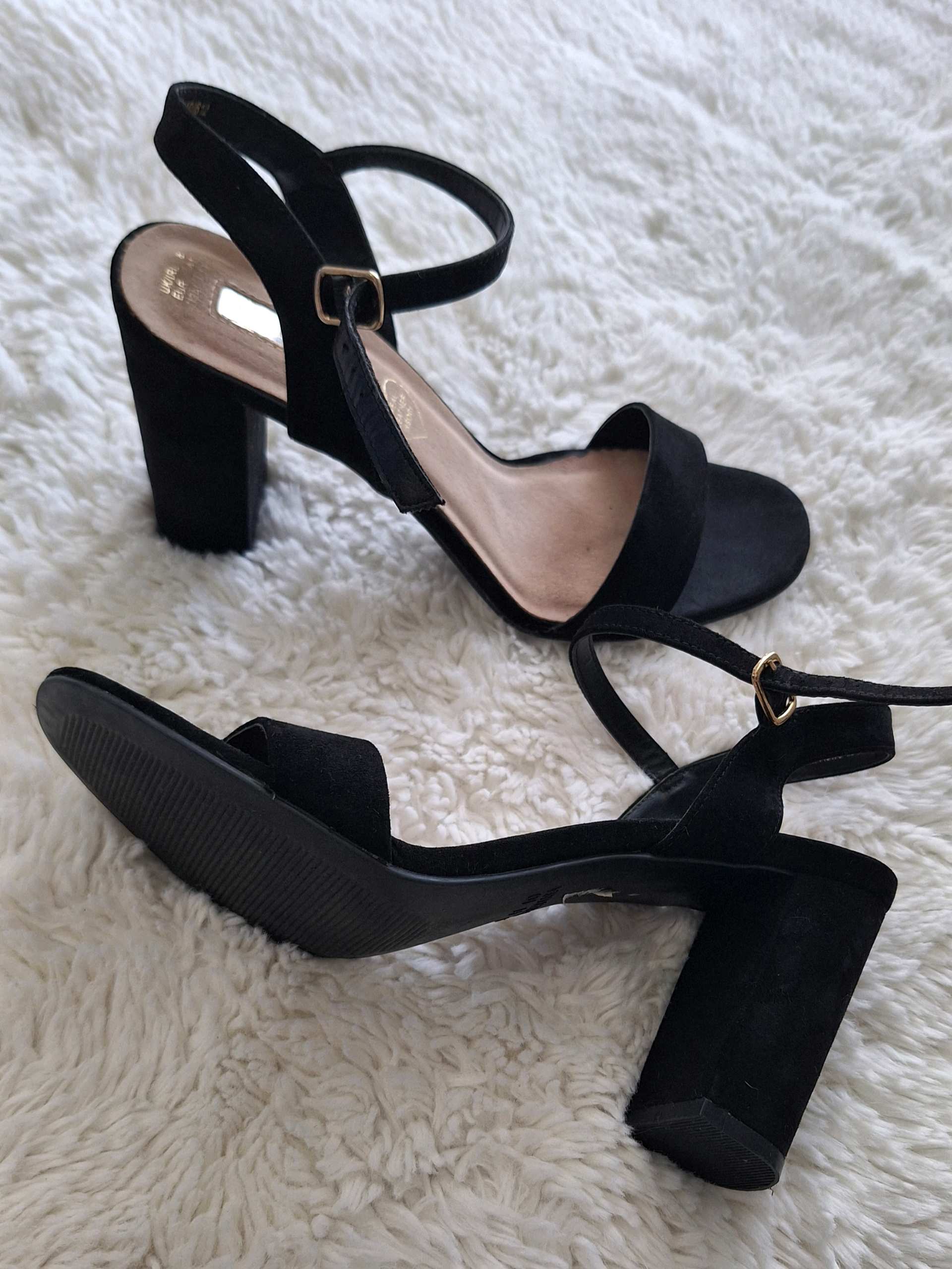 Stikle sandale 0