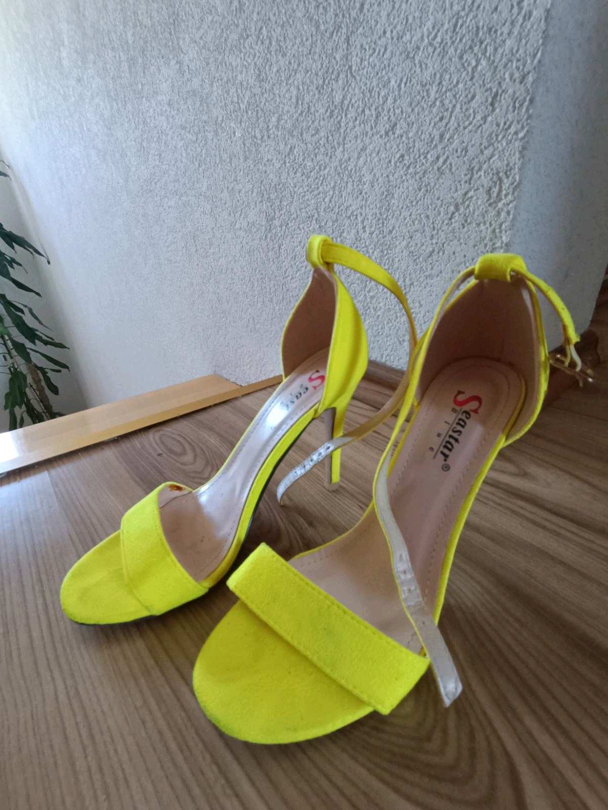 Stikle zenske 1