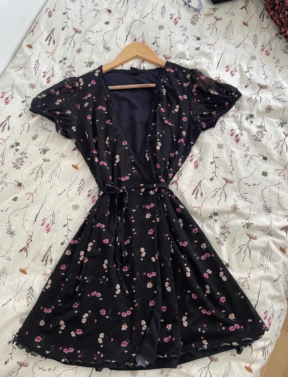 Urban outfitters crna haljinica 1