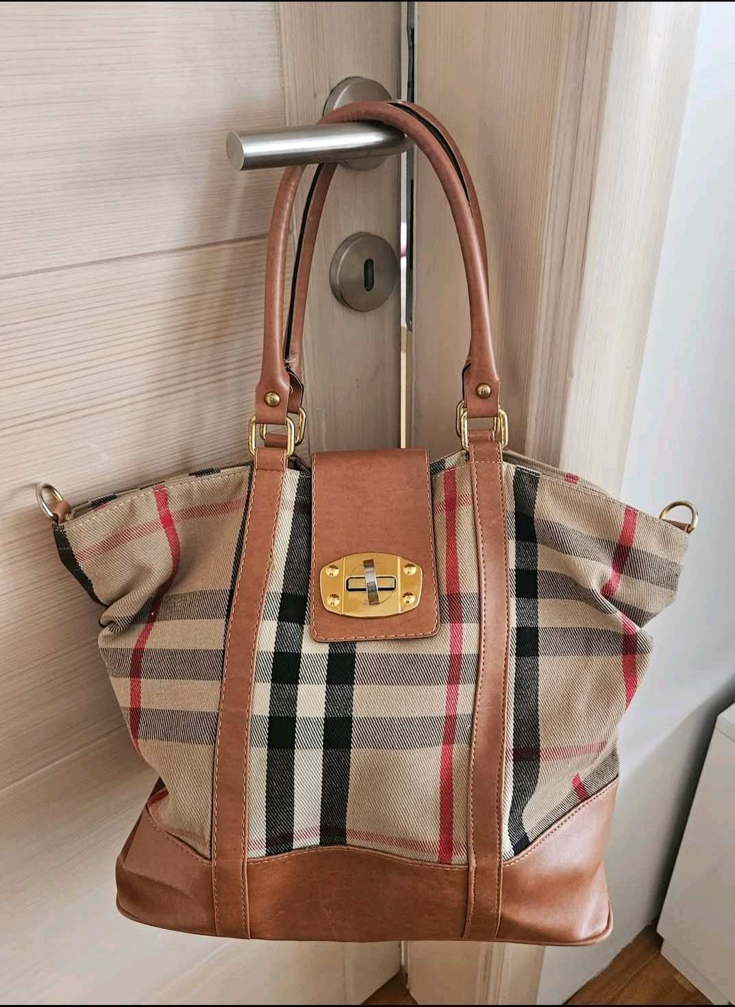 Burberry 0