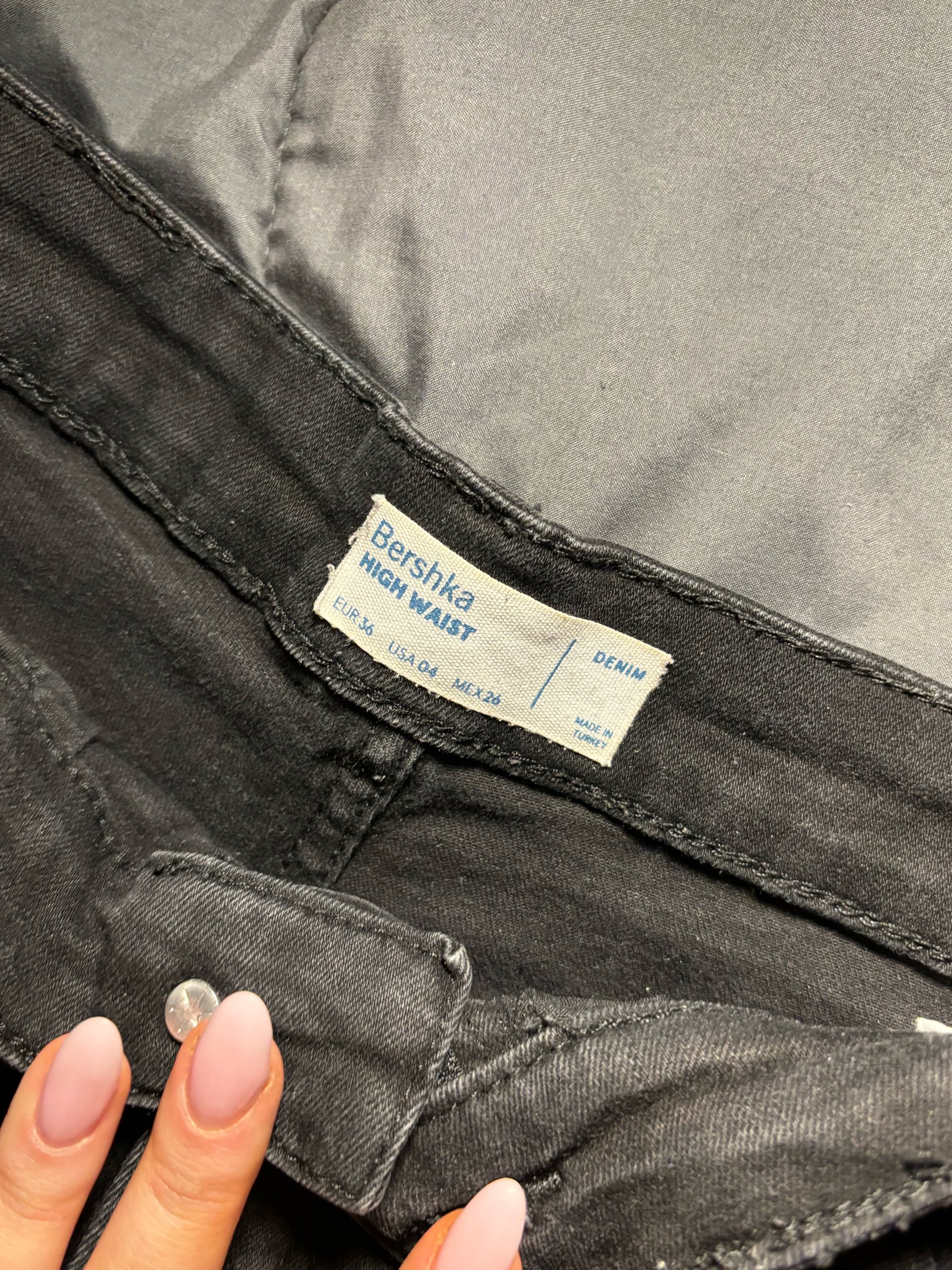 bershka crne uske hlace 1