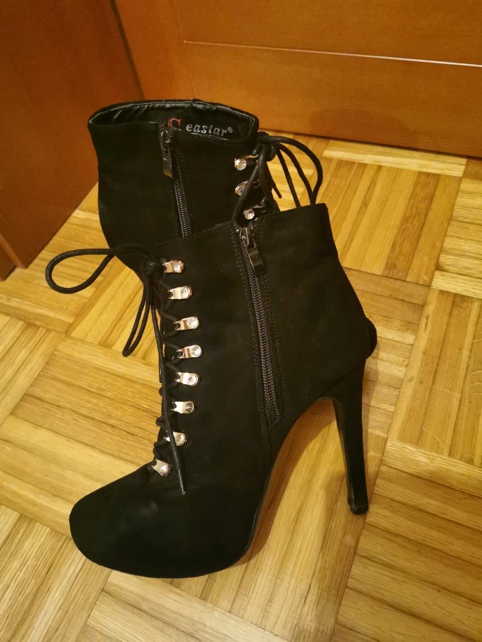 Crne cizme 1