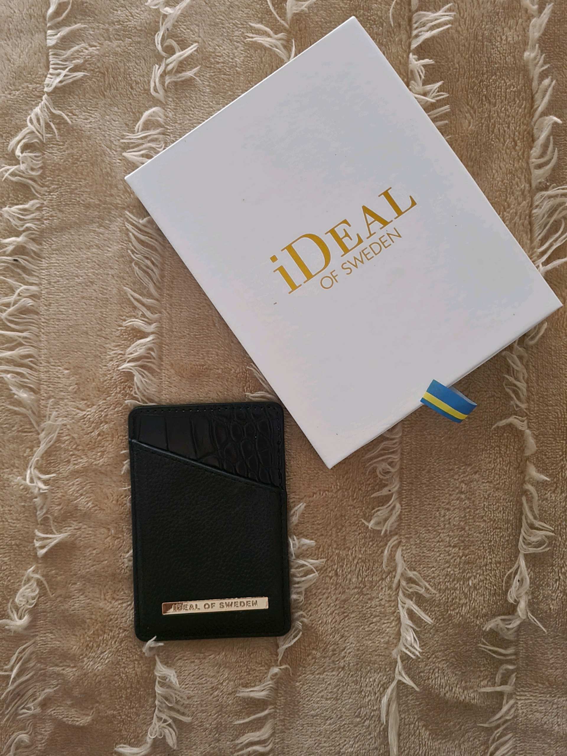 iDeal of Sweden magnetni cardholder 0