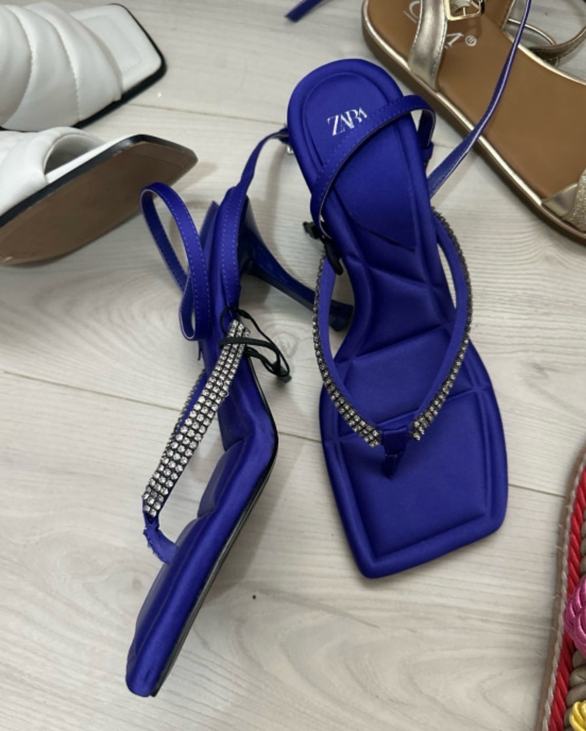 Zara stikle 37 odgovaraju broju 1