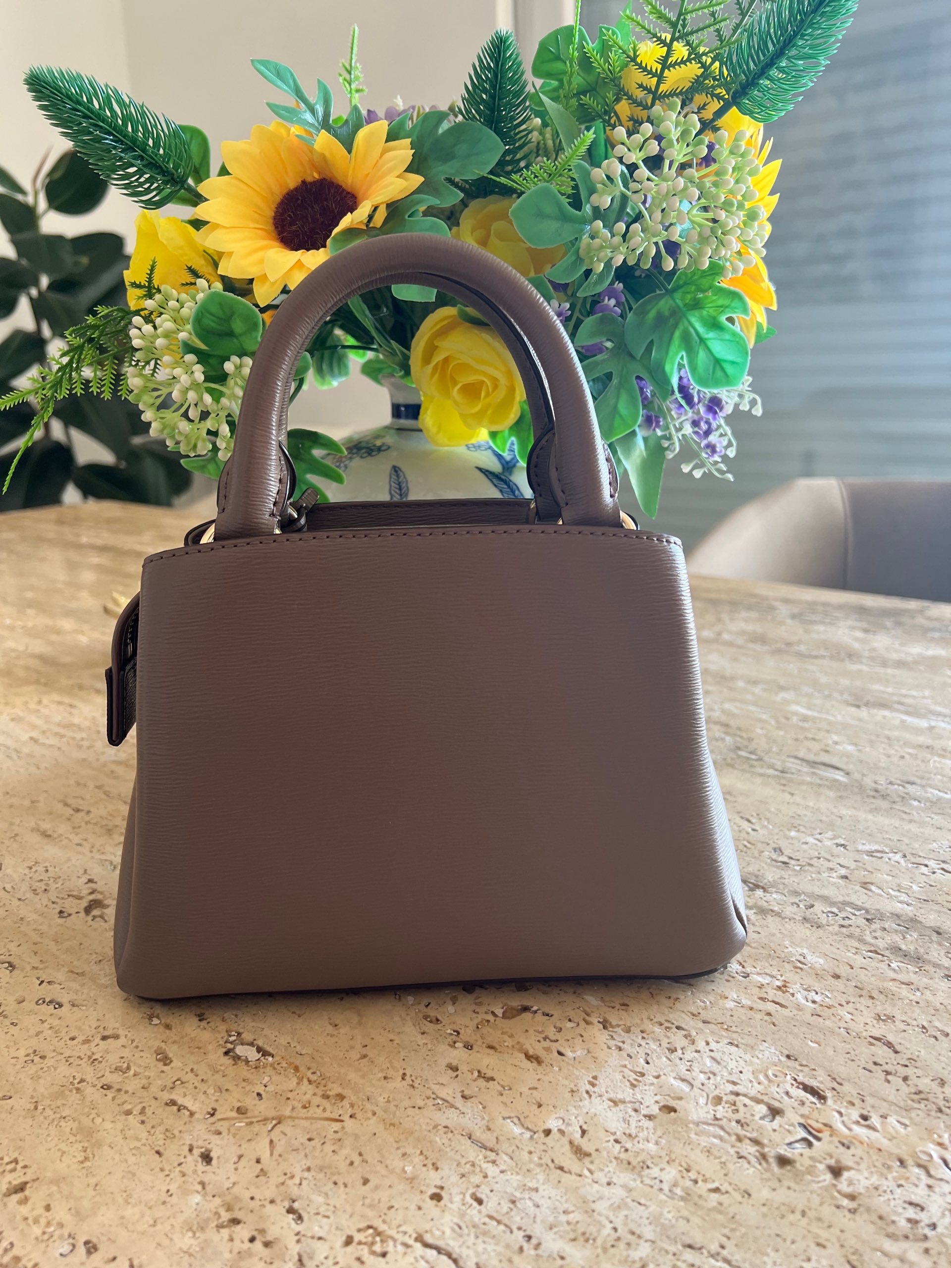 DKNY torbica kao nova 2