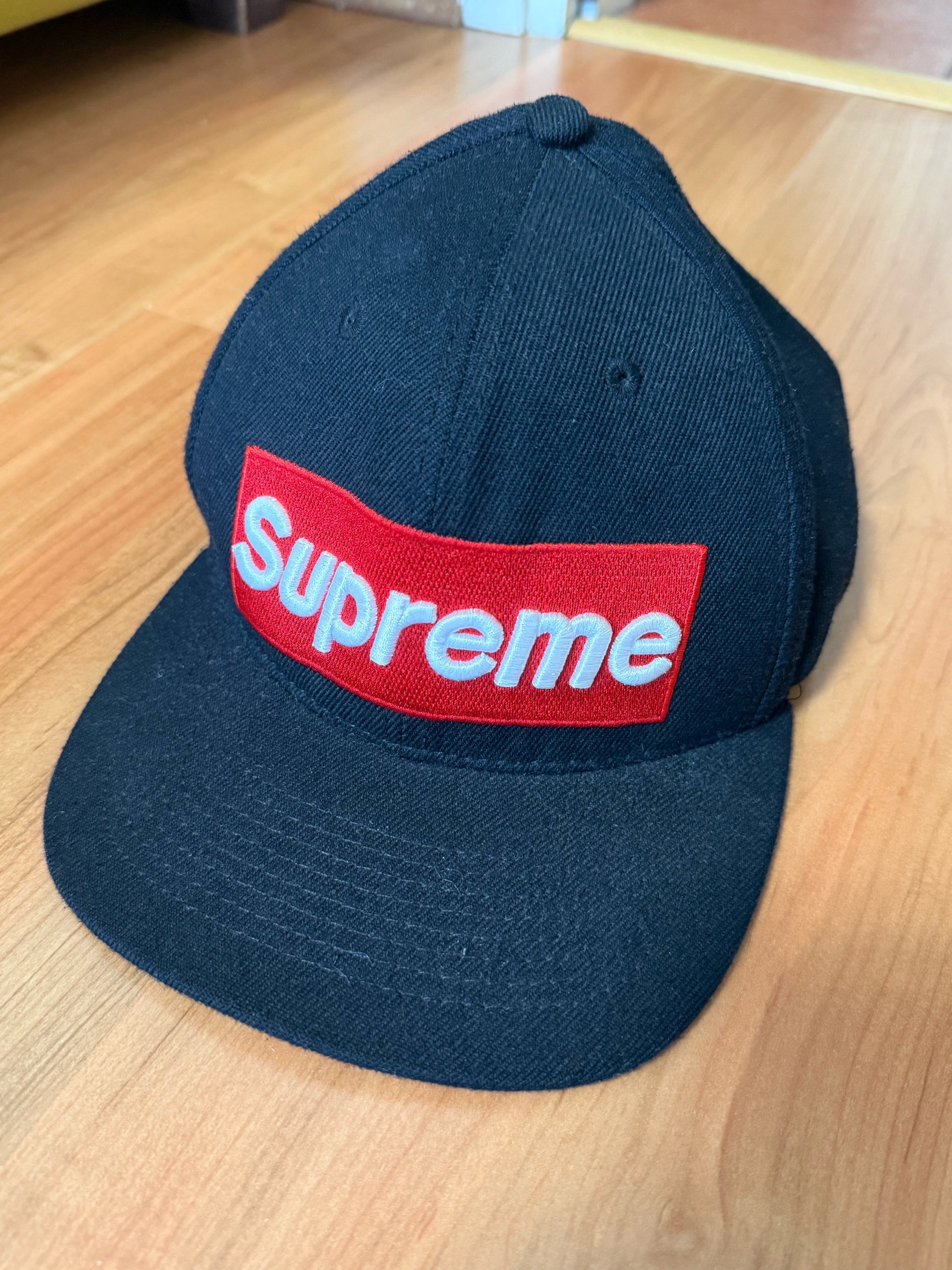 Supreme kačket 0