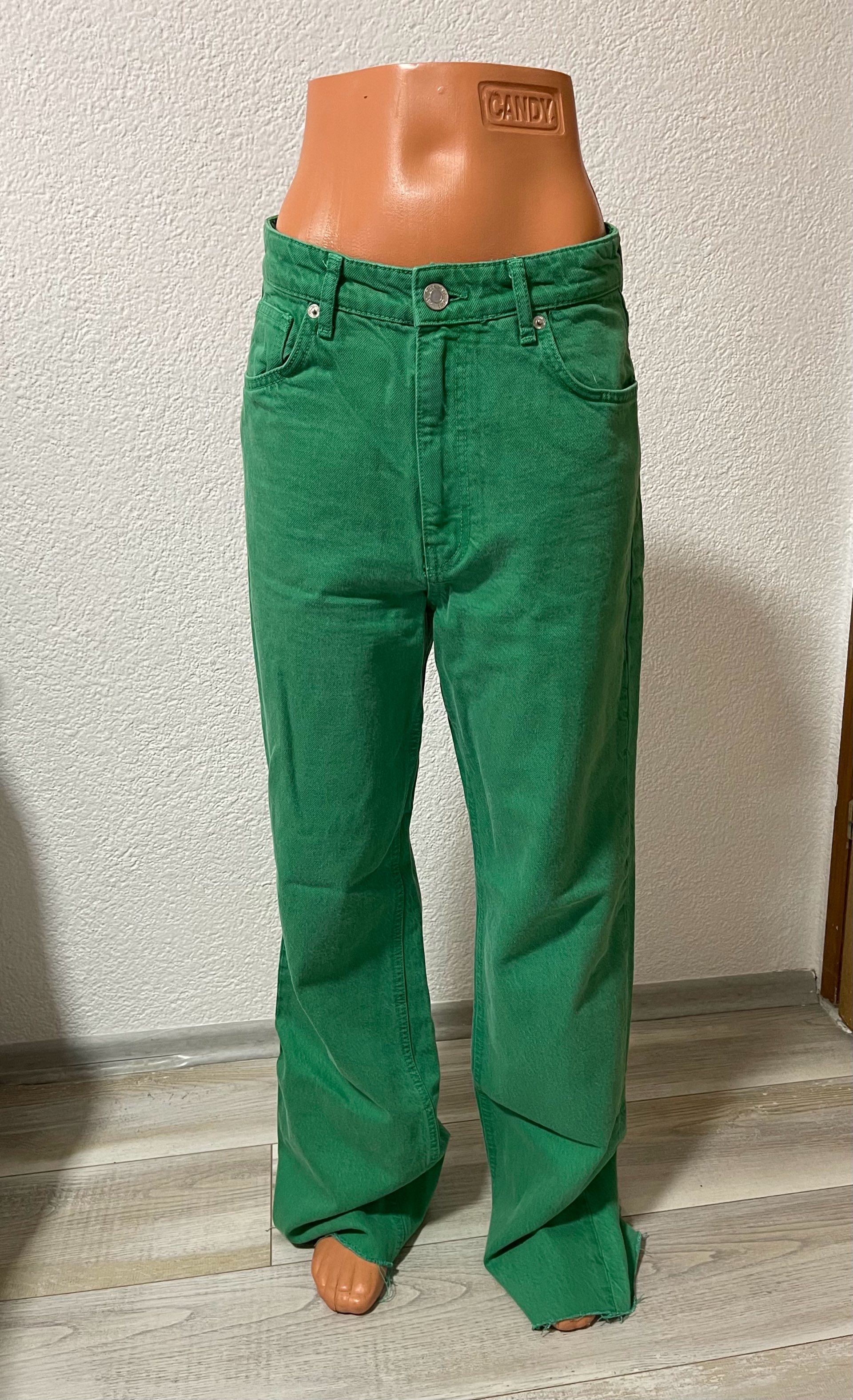 ZARA hlače 0