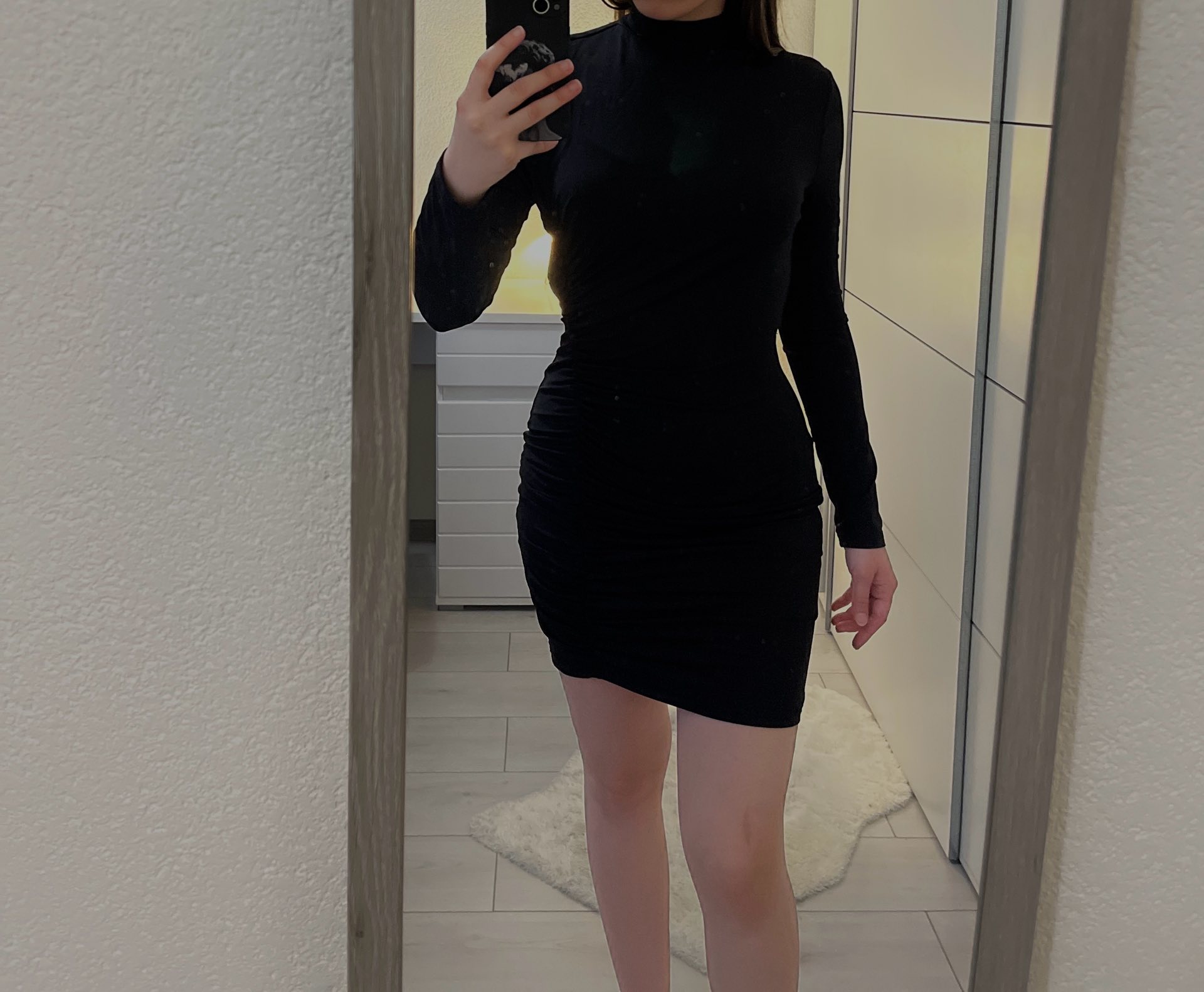 Crna mini haljina 1