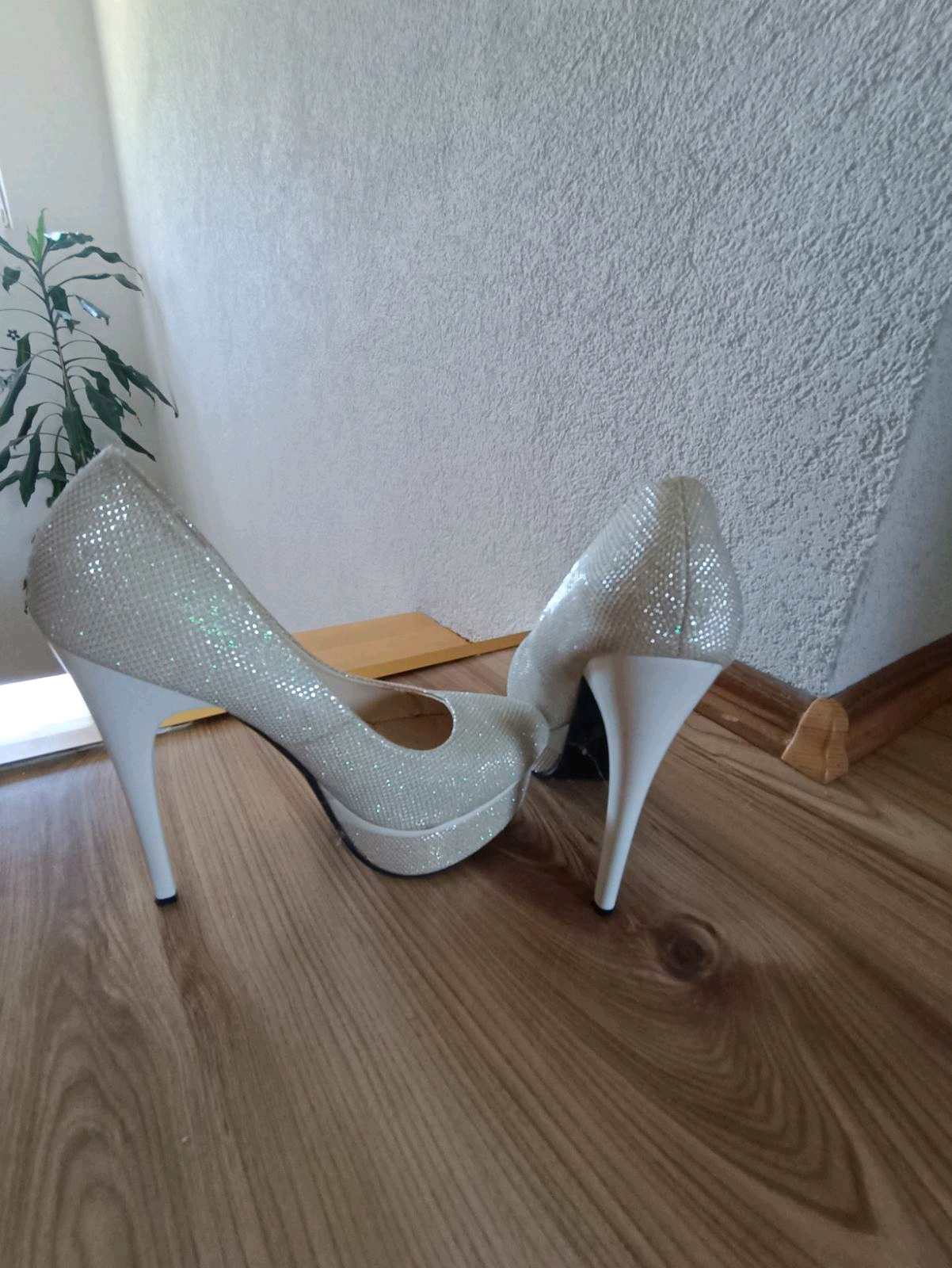 Zenske stikle 0