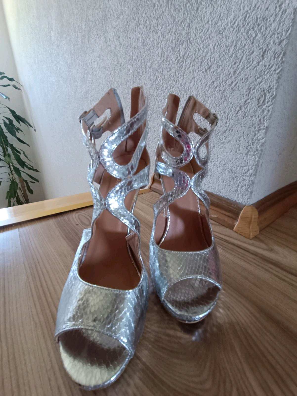 Zenske stikle 2