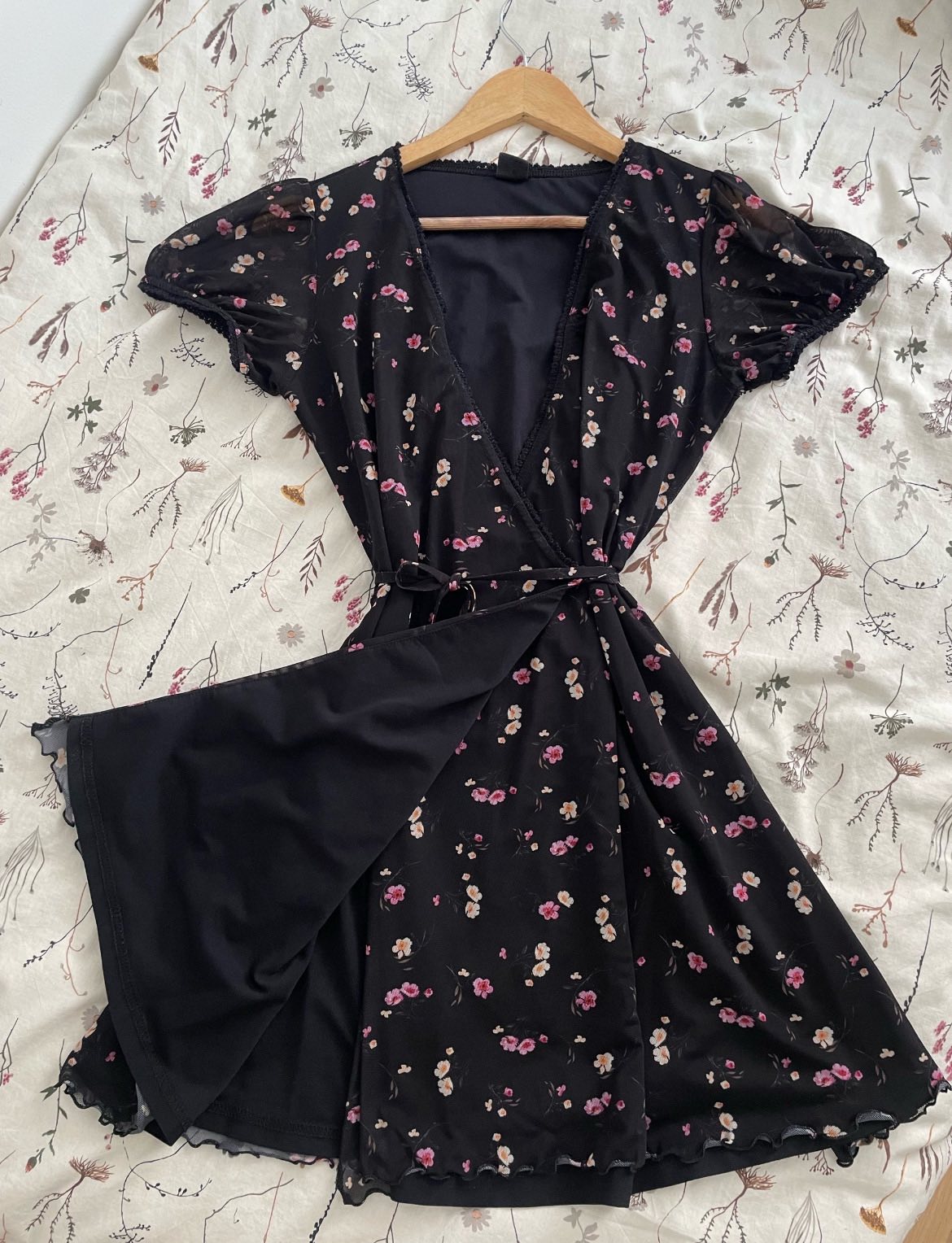 Urban outfitters crna haljinica 2