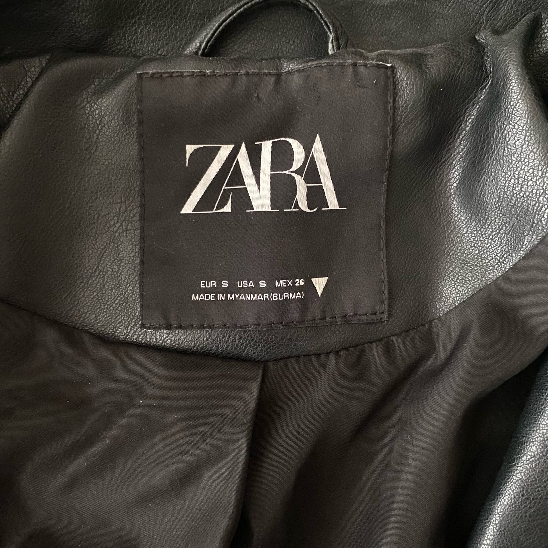 Zara kožna jakna 3