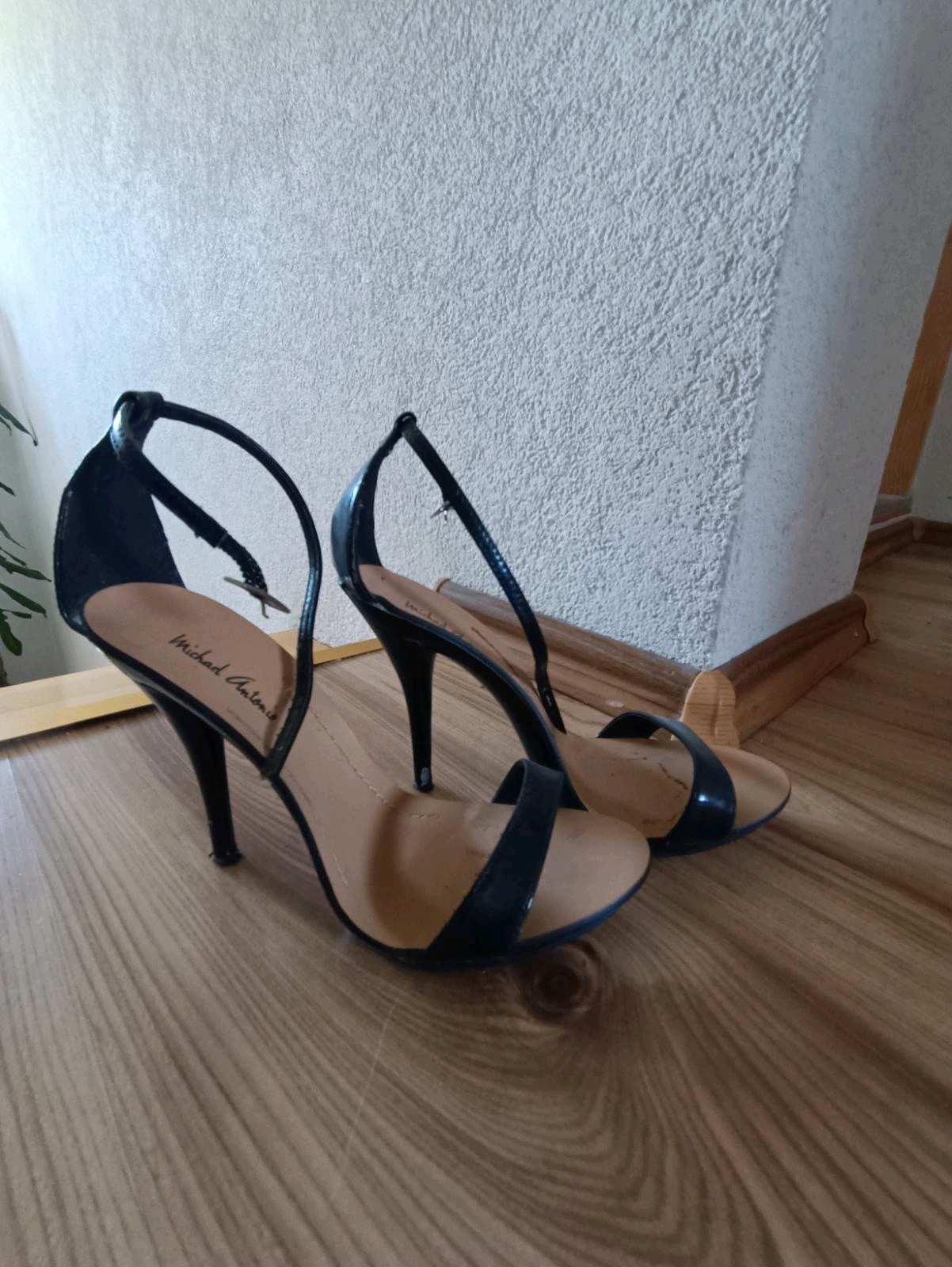 Zenske stikle 0