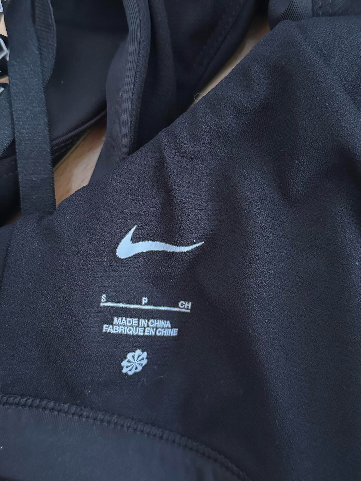 NIKE top 2