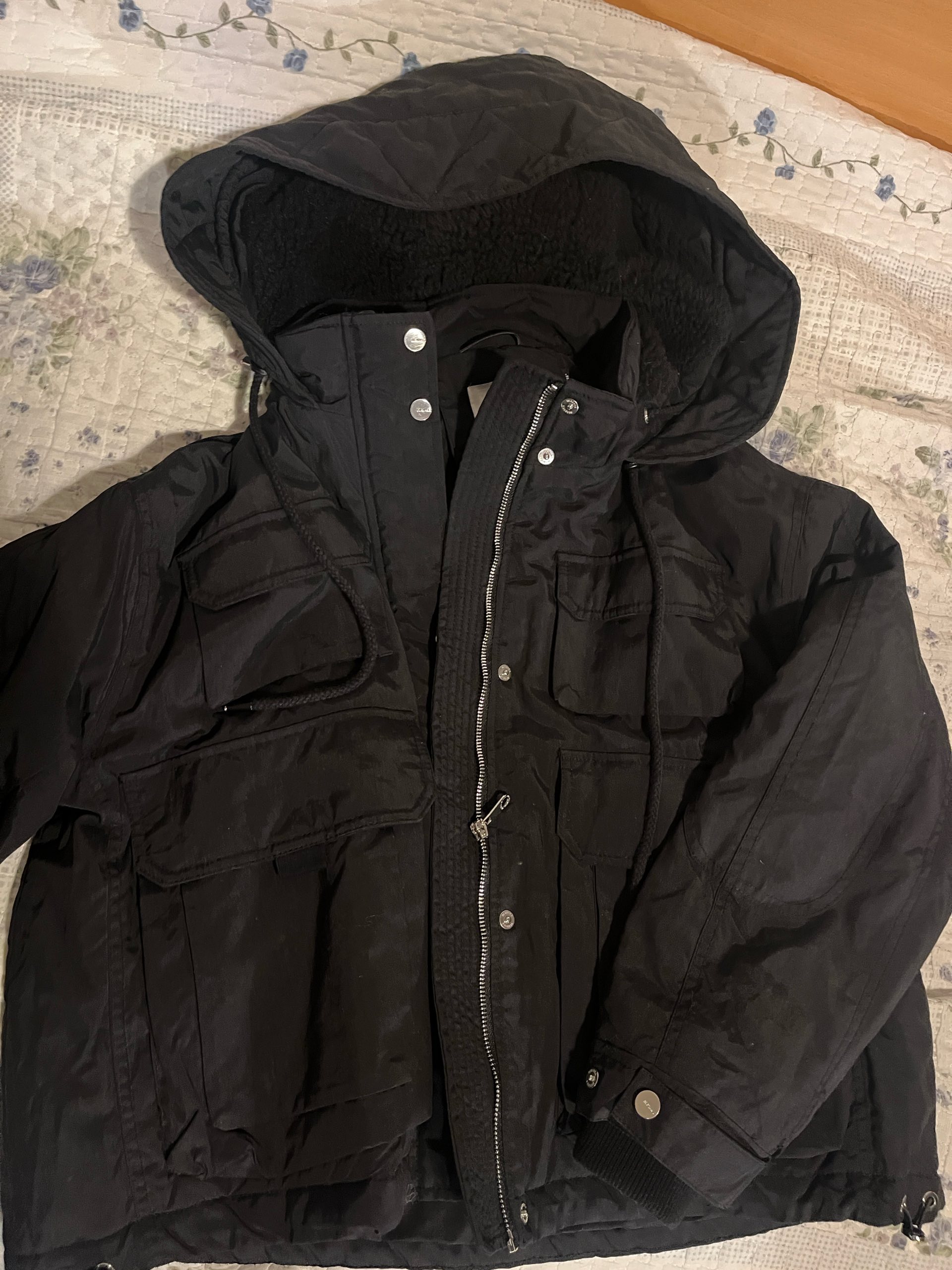 Bershka jakna M broj 1