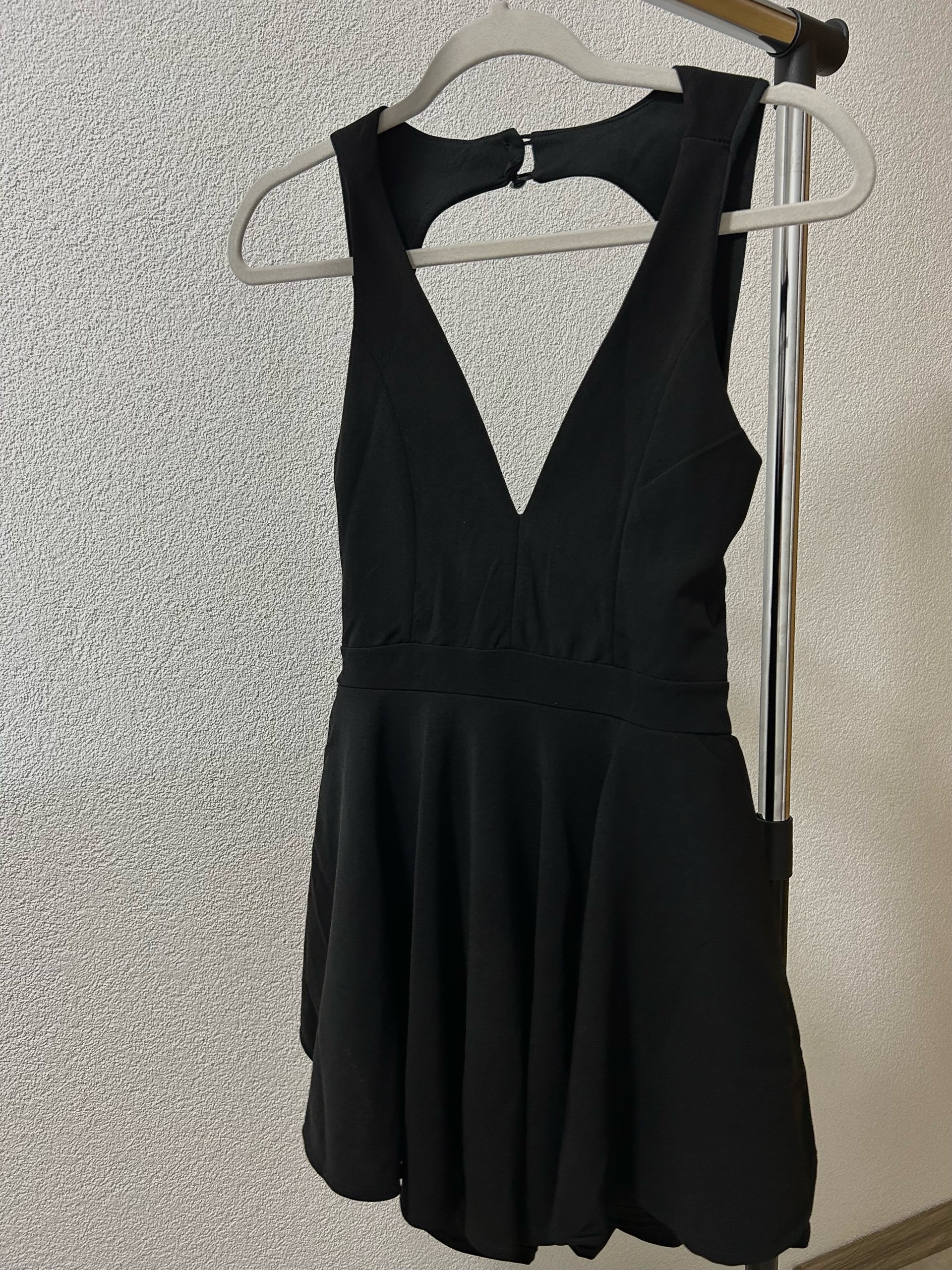 Crna mini haljina 0