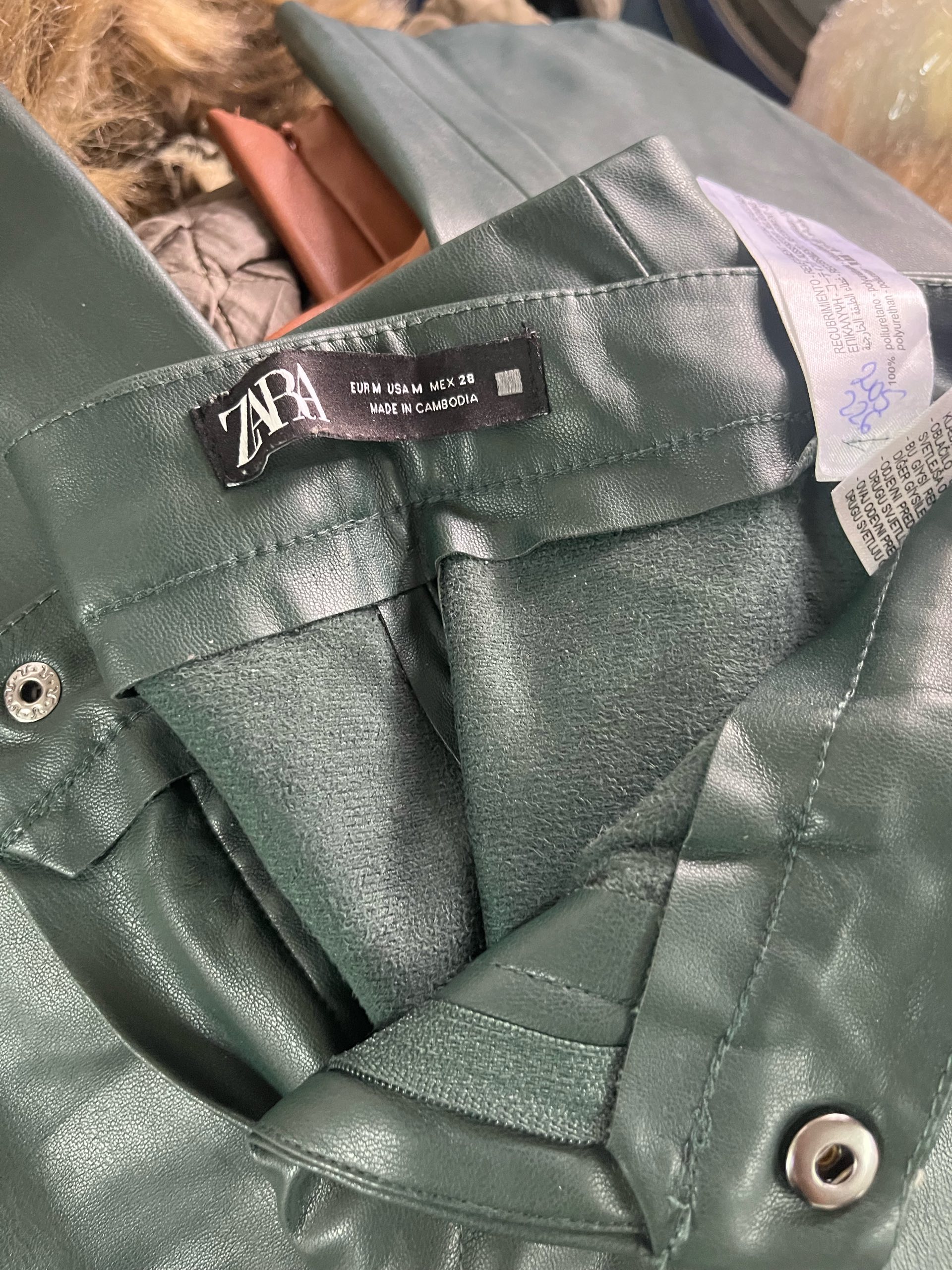 Zara zenske pantalone 1