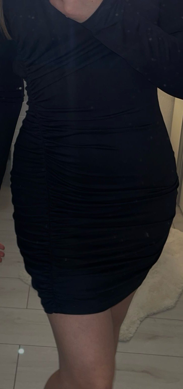 Crna mini haljina 2