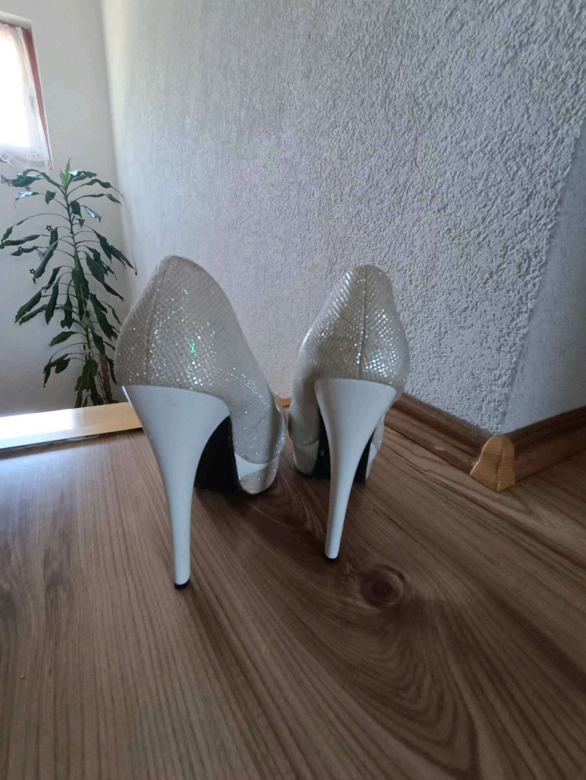 Zenske stikle 2