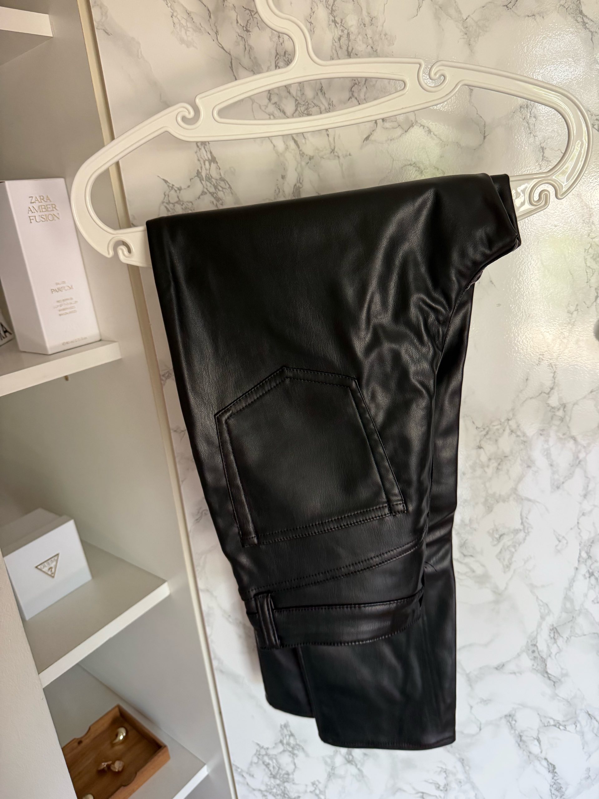 H&M kozne hlace 0