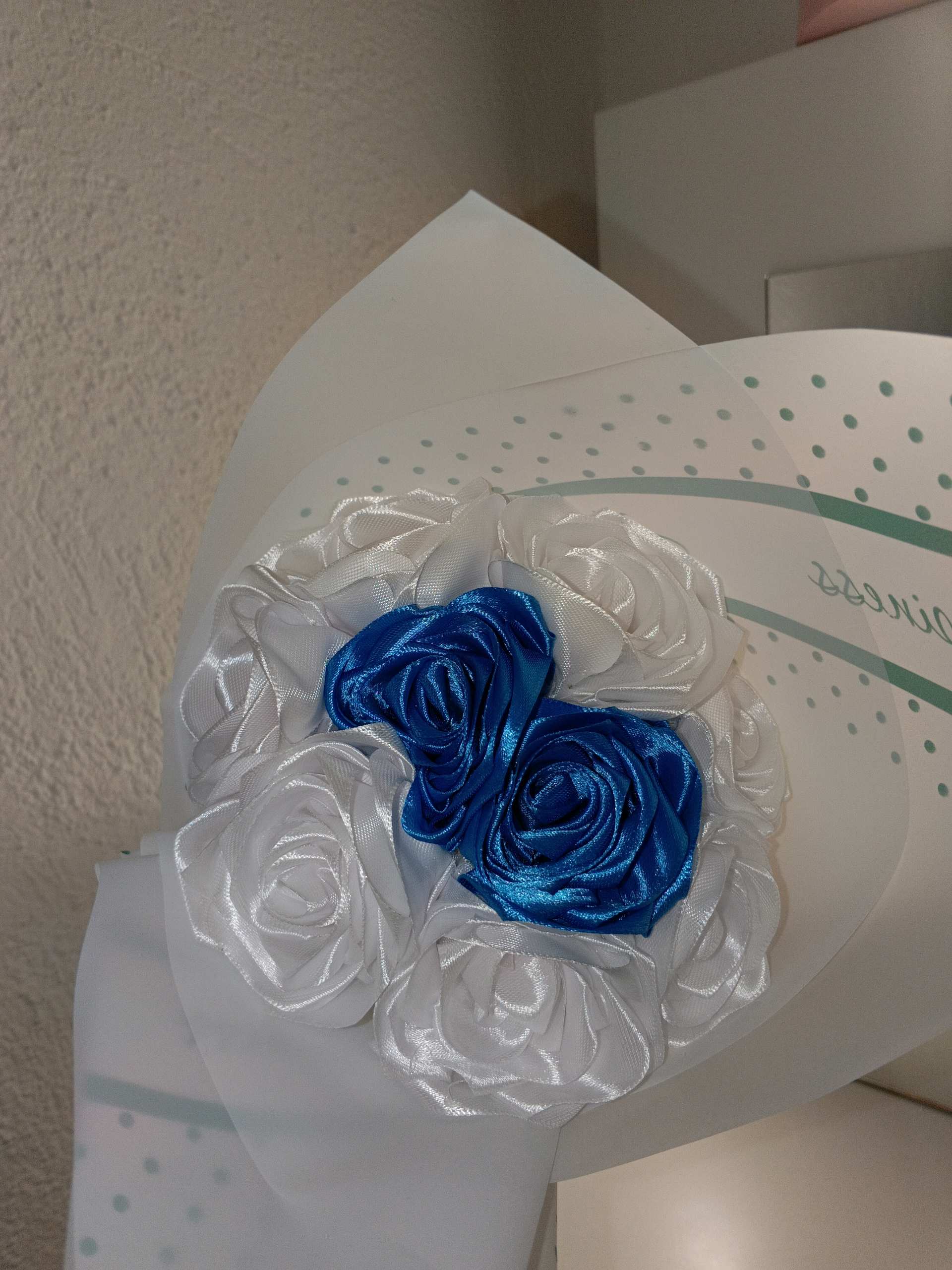 Buket satenskih ruža 0