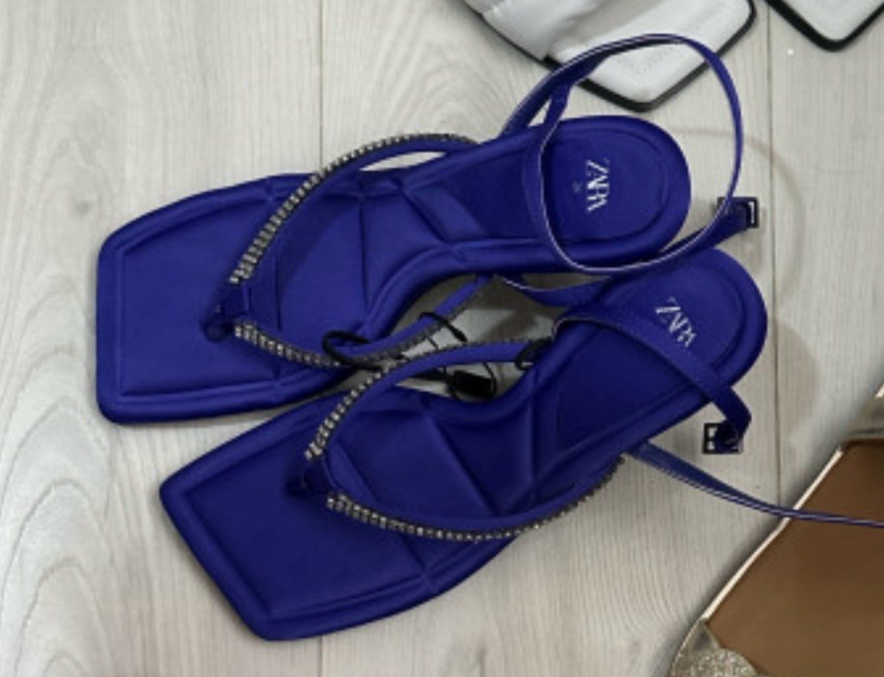 Zara stikle 37 odgovaraju broju 0
