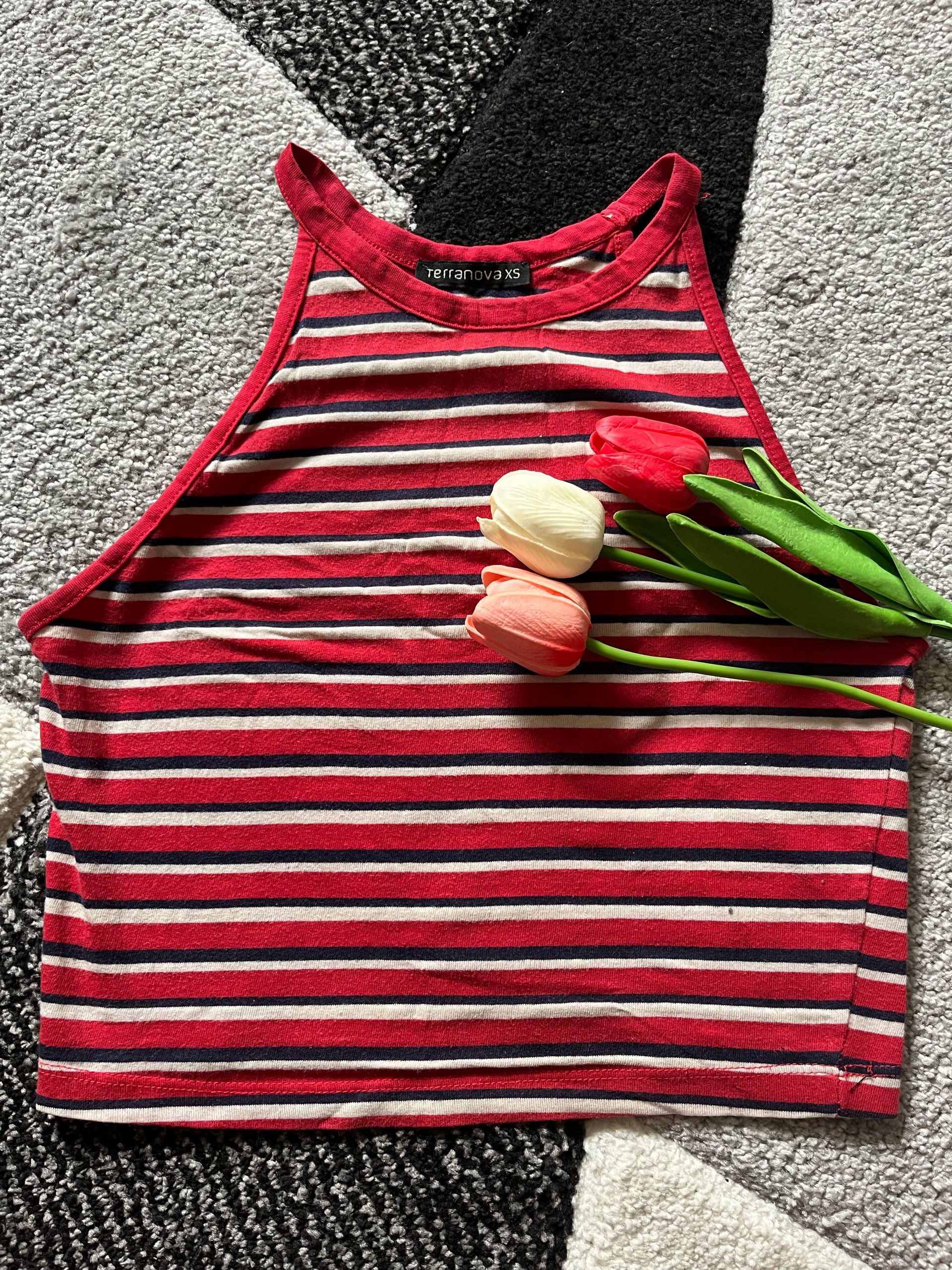 Majica crop top bez rukava 0