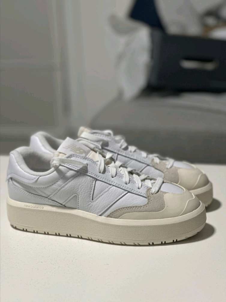 Nove New Balance CT302 br.40.5 1