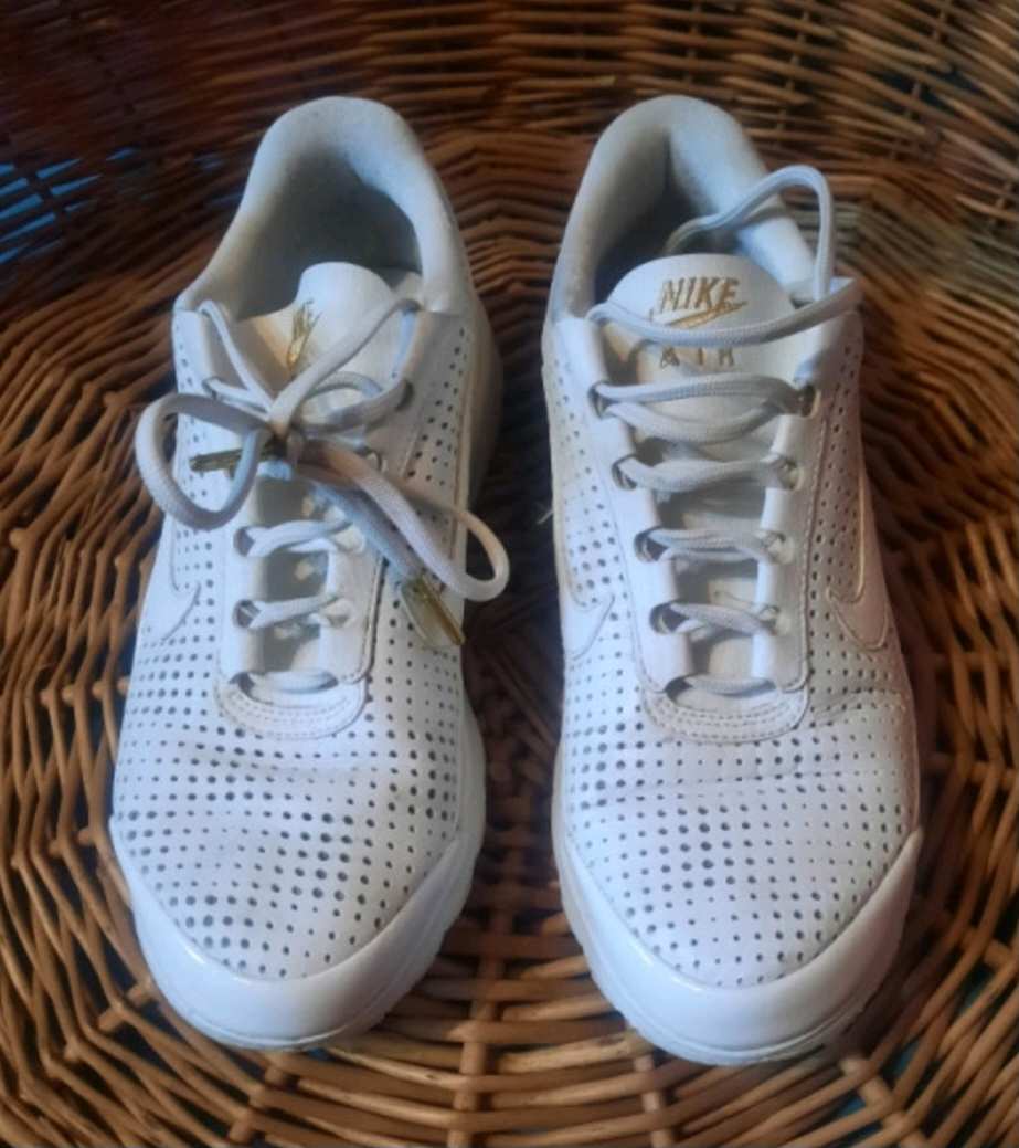 Nike AIR MAX JEWELL SE PREMIUM 0