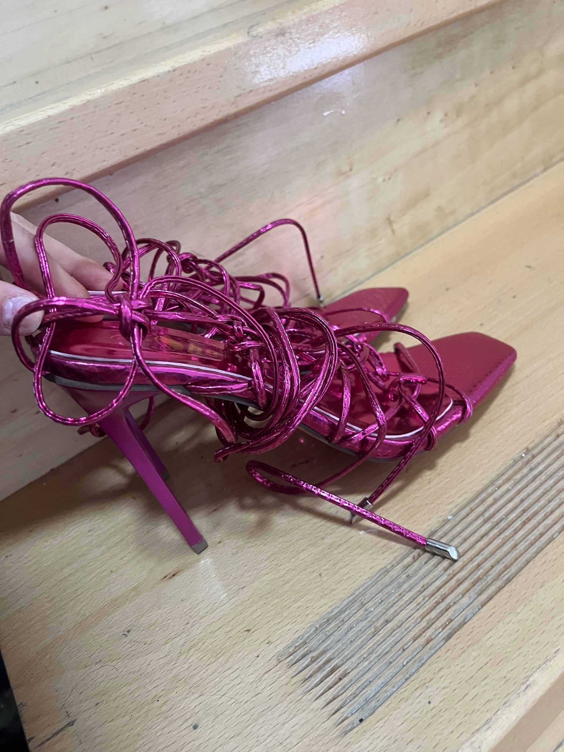 Sandale na vezanje nove 0