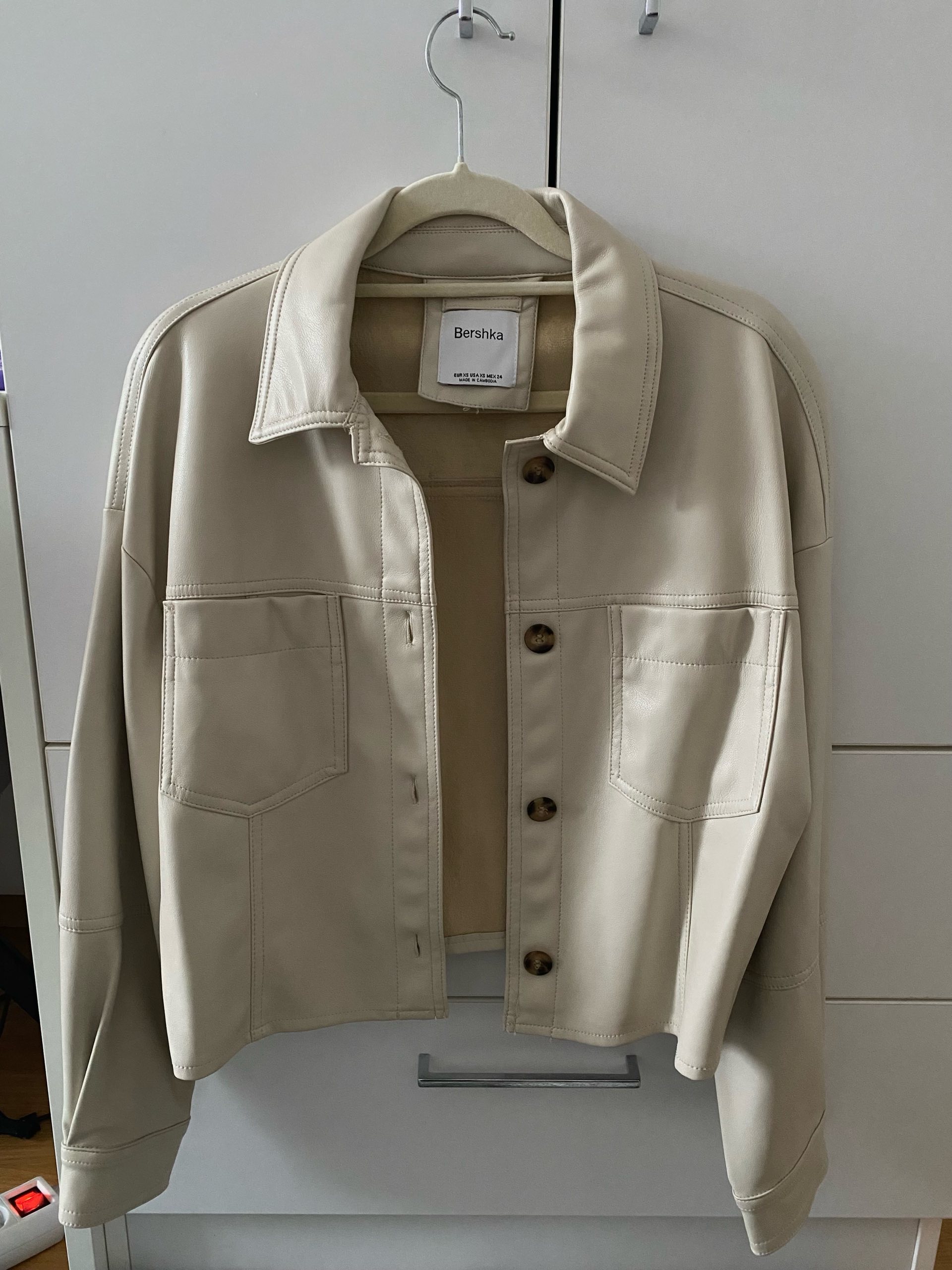 Bershka jaknica 0