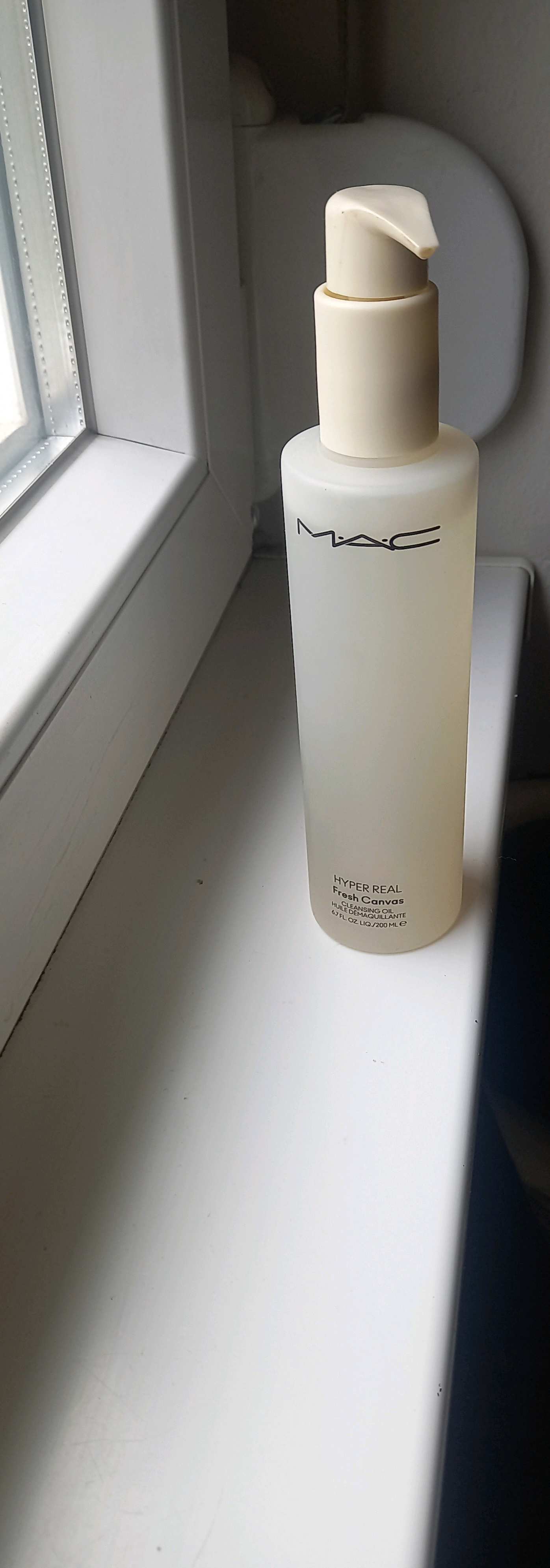 MAC Hyperreal Fresh Canvas 0