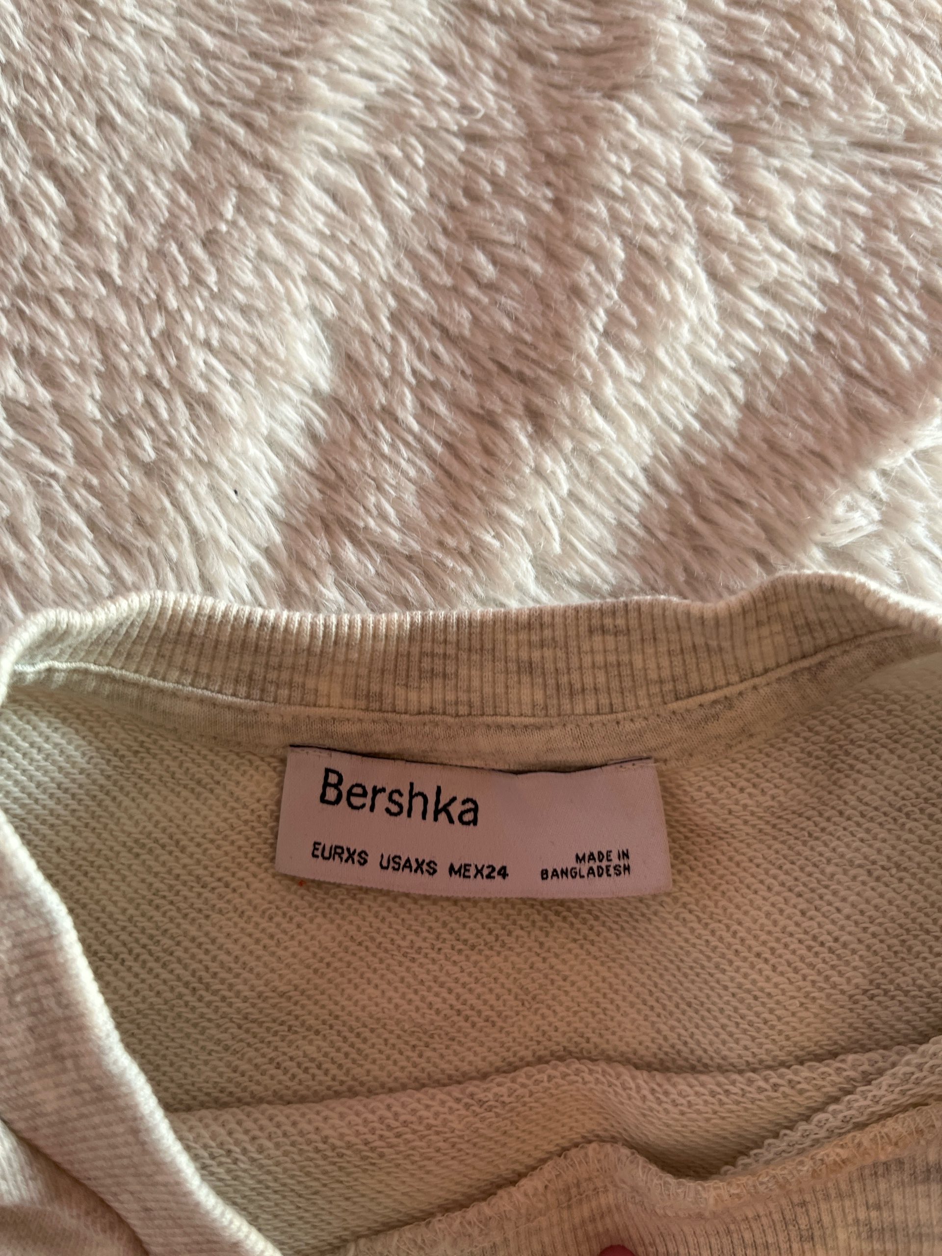 BERSHKA duks 1