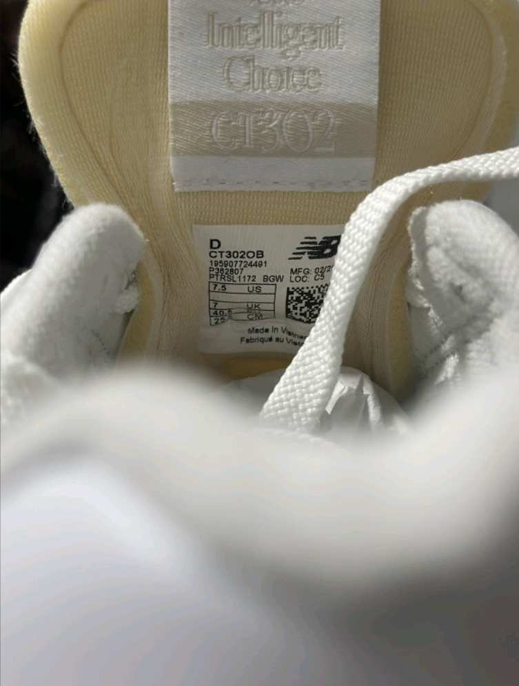 Nove New Balance CT302 br.40.5 3