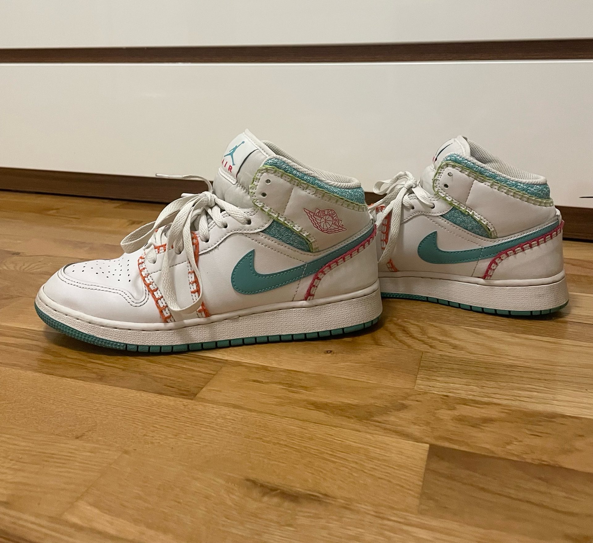 Air Jordan 1 Mid 1
