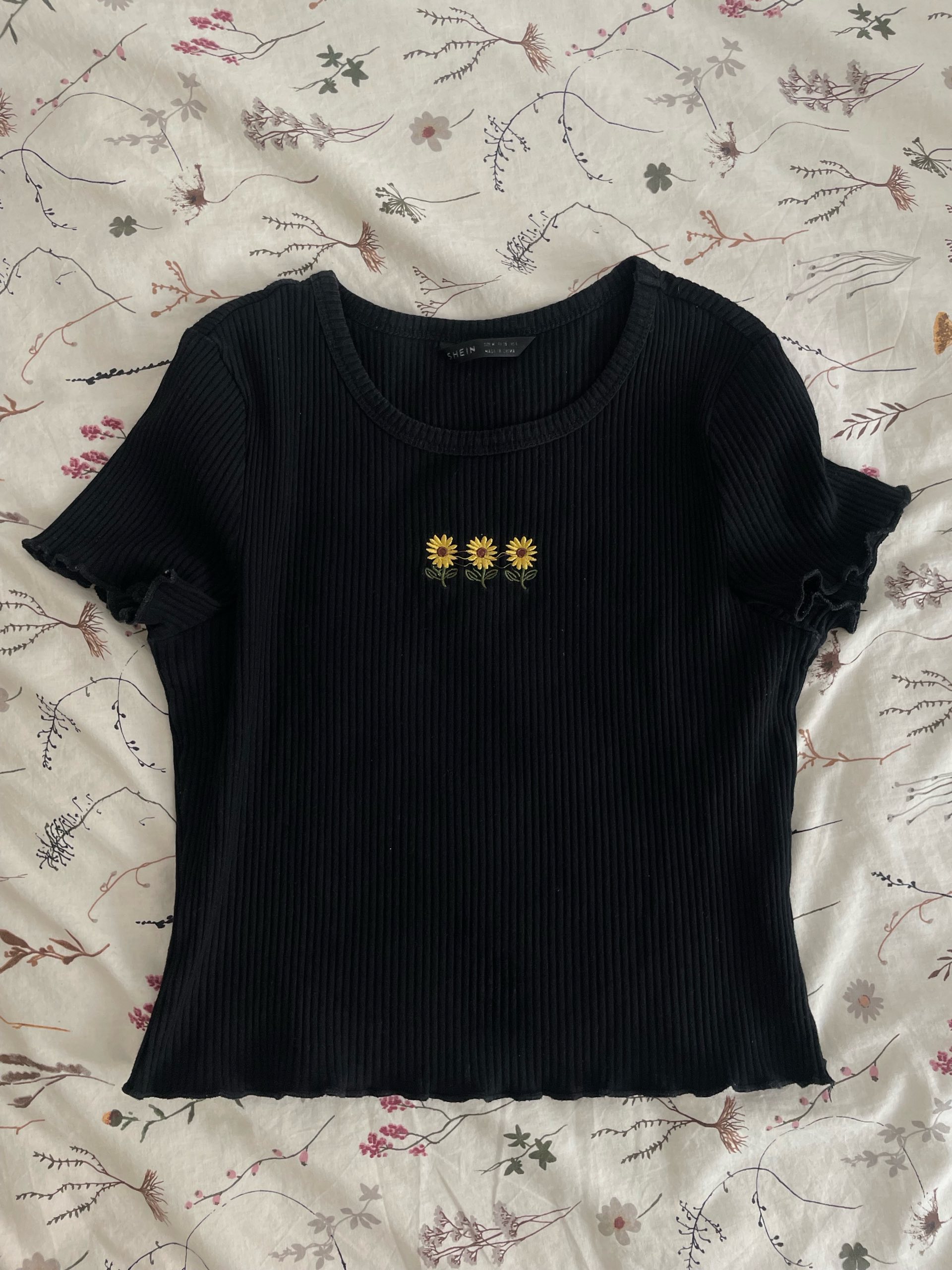 Top cropped Shein sa suncokretima 0