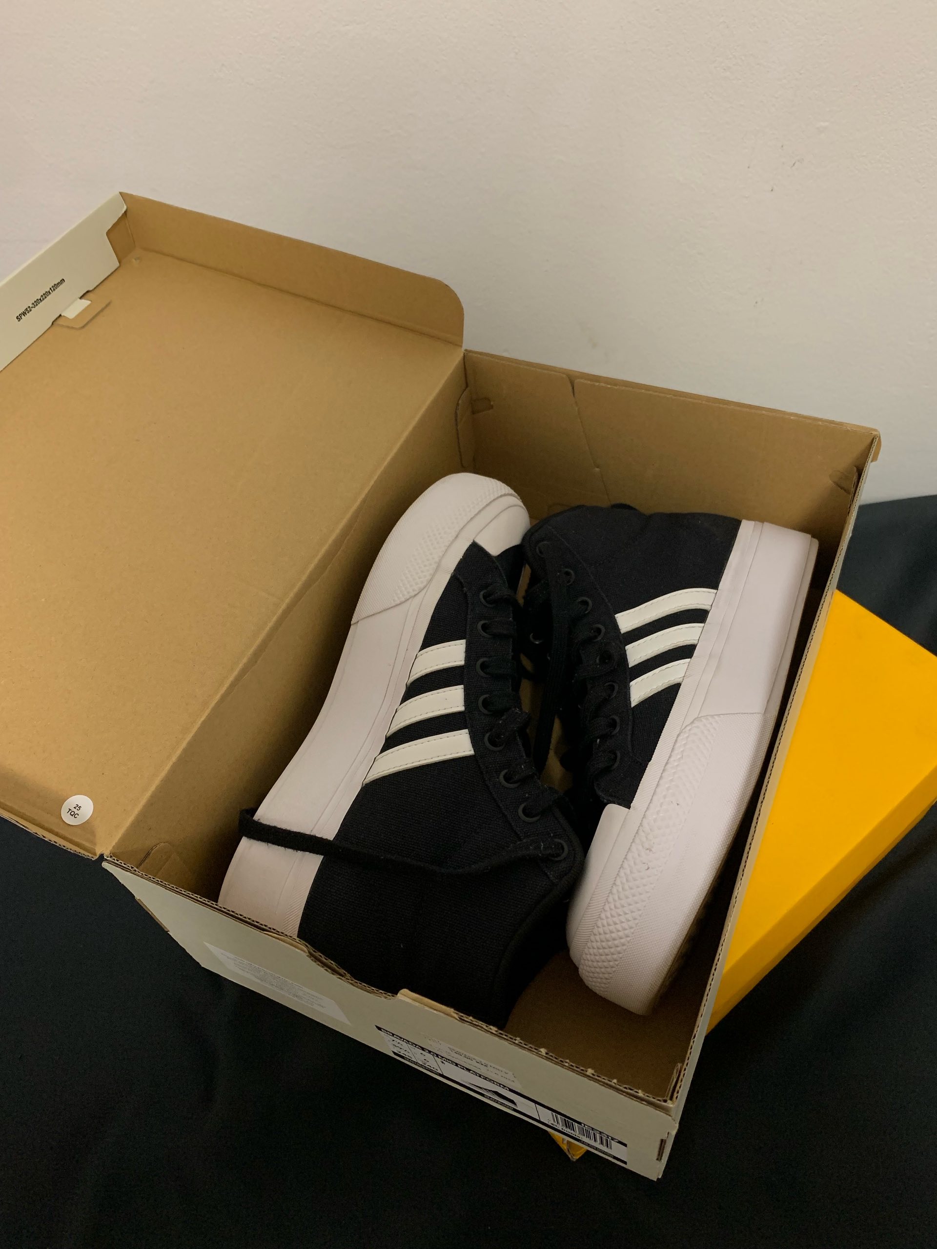 Adidas patike / Adidas tene 2
